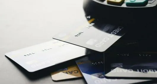 Nueva modalidad de robo de tarjetas bancarias: se hacen pasar por bancos