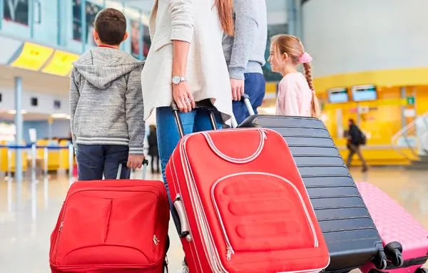  ¿Es migrante y piensa viajar fuera de Colombia con menores de edad? Tenga en cuenta estos documentos 