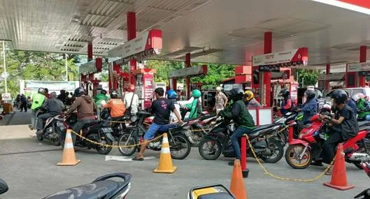 Por la caída en el consumo de gasolina en Colombia, Comce sugirió un incremento de precios en algunas zonas del país, eliminando esquema de tarifas.