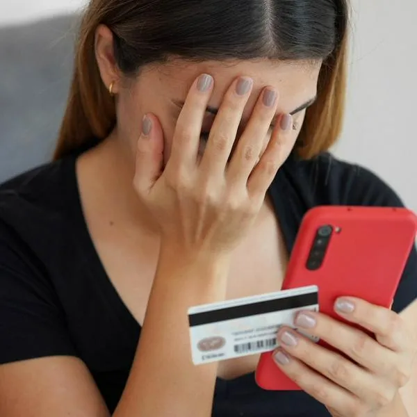 Alerta entre clientes de Bancolombia, Davivienda, Colpatria y más bancos por lío que está ocurriendo con tarjetas de crédito. Están avisados.