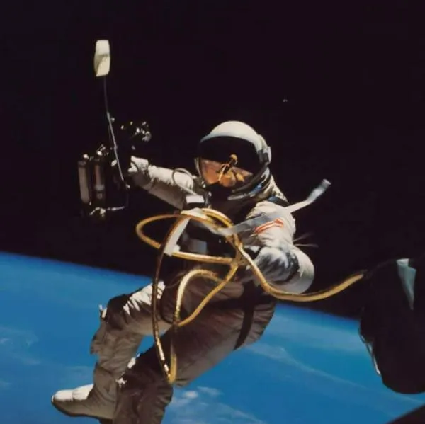 Astronauta, a propósito de cómo hacen los astronautas para tomar agua potable y de dónde la sacan: detalles