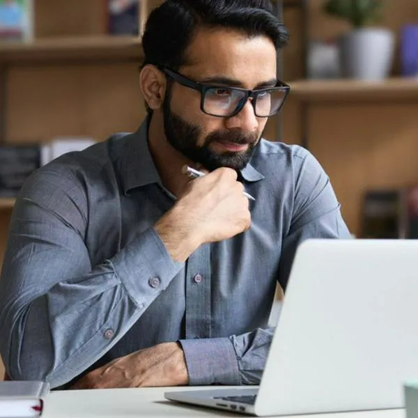 La multinacional española Indra abrió ofertas de empleo en Bogotá, Colombia, paga sueldos de 6 millones de pesos y así aplicar puede a a las vacantes.