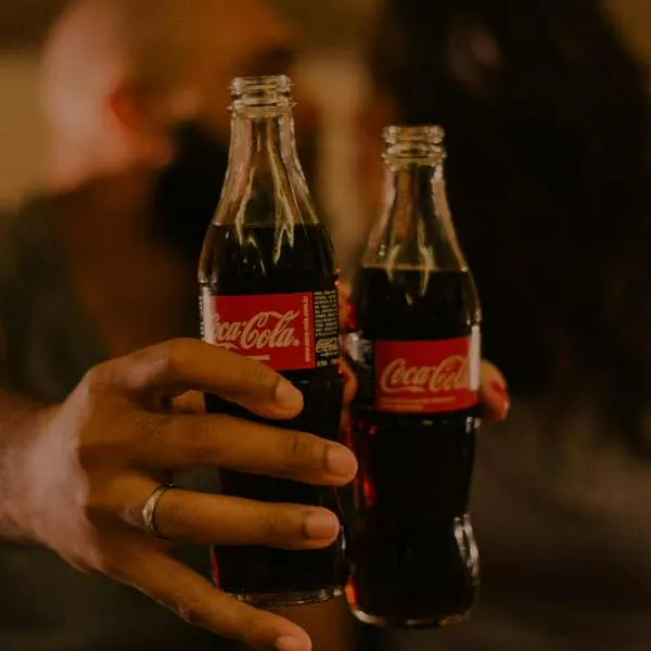Foto de Coca-Cola, en nota de cuánto costaba esa marca en Colombia en 1980, en qué año llegó y su primer anuncio