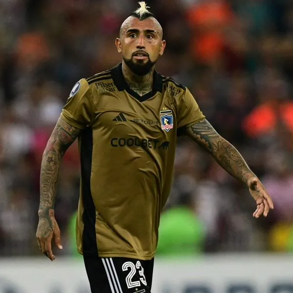 Arturo Vidal sería dura baja para Colo Colo contra Junior.