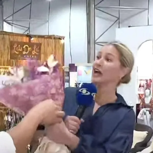 Pilar Schmitt, sorprendida con regalo en Noticias Caracol