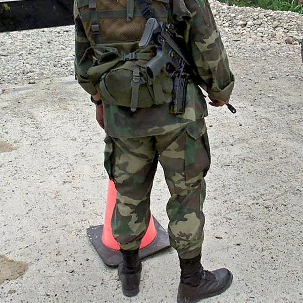 Ecuadoran soldiers
Disidentes de Farc Segunda Marquetalia fueron capturados con armas en Putumayo