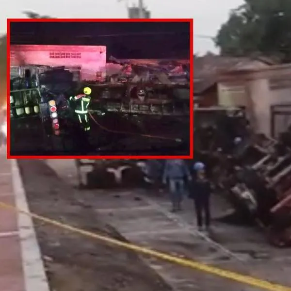 Tractocamión se volcó en el norte del Tolima y ocasionó grave incendio que afectó varias viviendas 