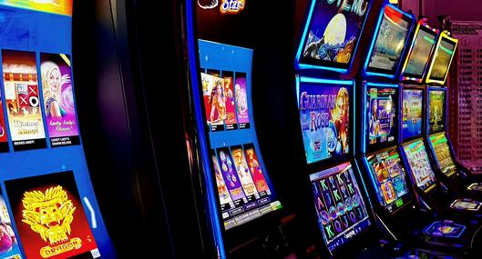 Coljuegos explicó cambios que vienen para las máquinas tragamonedas de casinos en Colombia. Controlarán ventas en 2024.