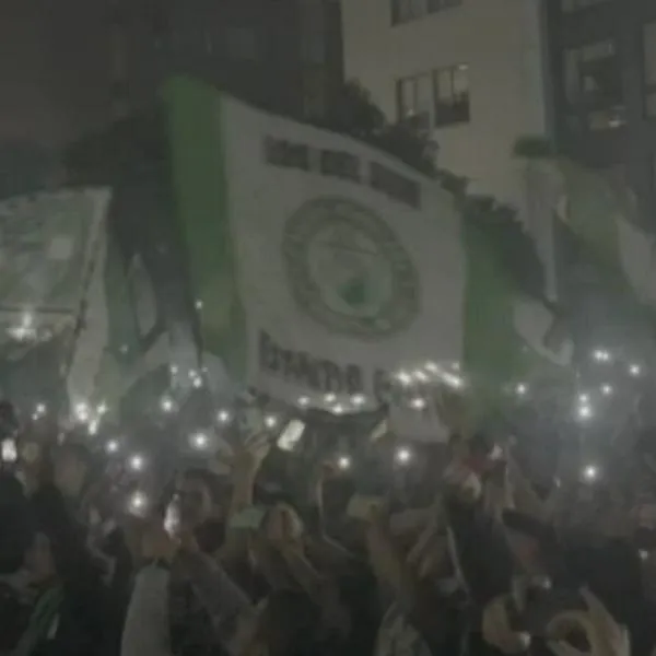 Así se vivió el banderazo de hinchas de Nacional que provocó un temblor en Ciudad Salitre de Bogotá