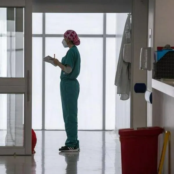 Médicos, enfermeras y paramédicos, en crisis de salud mental en Colombia