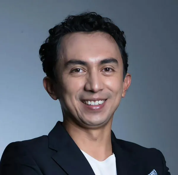  Camilo Nova aprovechó su llegada a Austin para explorar la industria aeroespacial, pero no abandonó su crecimiento en Colombia donde continúa ofreciendo soluciones de software para todas las industrias: trabaja con Bodytech, Crepes & Waffles, el Ministerio de las TIC, entre otros. 