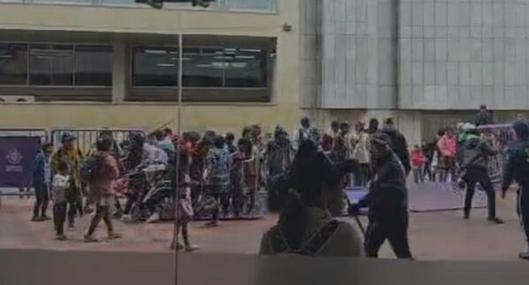 Indígenas embera intentaron ingresar a edificio de la Procuraduría en Bogotá