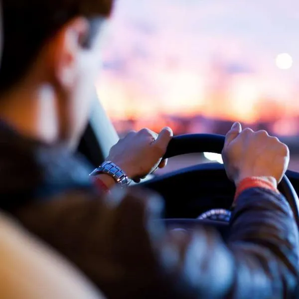 Foto de piloto, en nota de cómo ahorrar gasolina sin tener que apagar el aire acondicionado