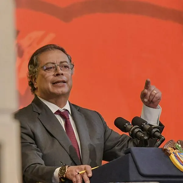 No cobrar IVA a productos importados “destruye el trabajo nacional”: Petro