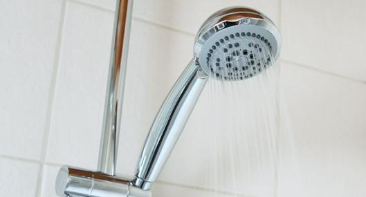 Cómo limpiar los agujeros de la ducha y mantenerla impecable: guía completa