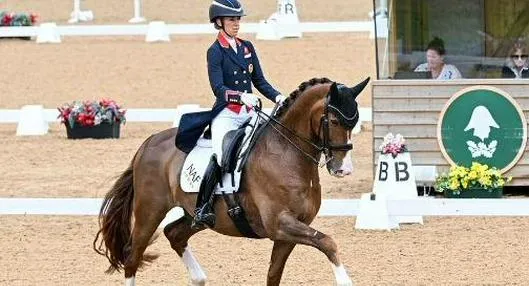 Charlotte Dujardin, jinete triple campeona olímpica, quedó fuera de los Juegos Olímpicos por maltrato animal