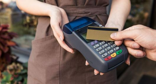 Bancolombia, Davivienda y Rappicard ofrecen tarjetas de crédito a clientes en Colombia que no cobran cuota de manejo y algunas incluyen ‘cashback’.