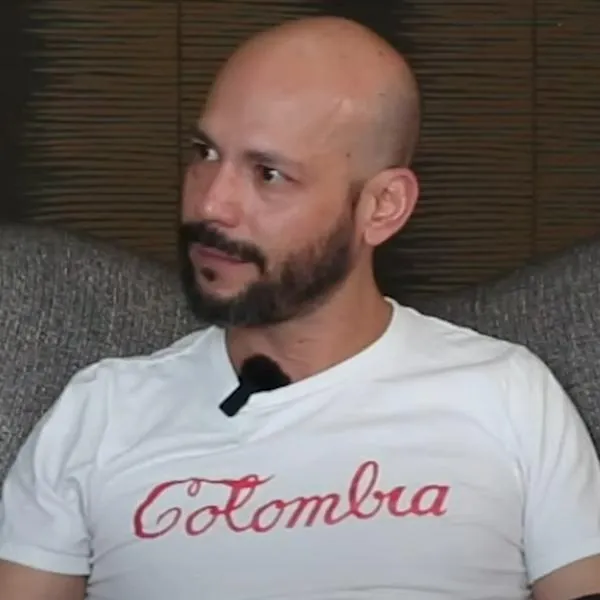 El famoso actor Juan Manuel Lenis contó época en la que su madre lo humillaba, tras confesarle su gusto hacia los hombres. Esto habló el artista.