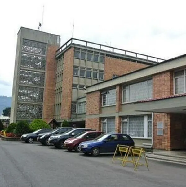 Emblemático colegio (de los caros) en Bogotá que cerrará sus puertas en 2024 tendría serio problema; filtran documento de lo que está pasando.