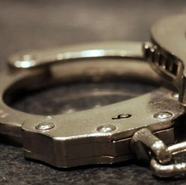 Capturaron a extorsionista en Antioquia con un maletín de billetes falsos