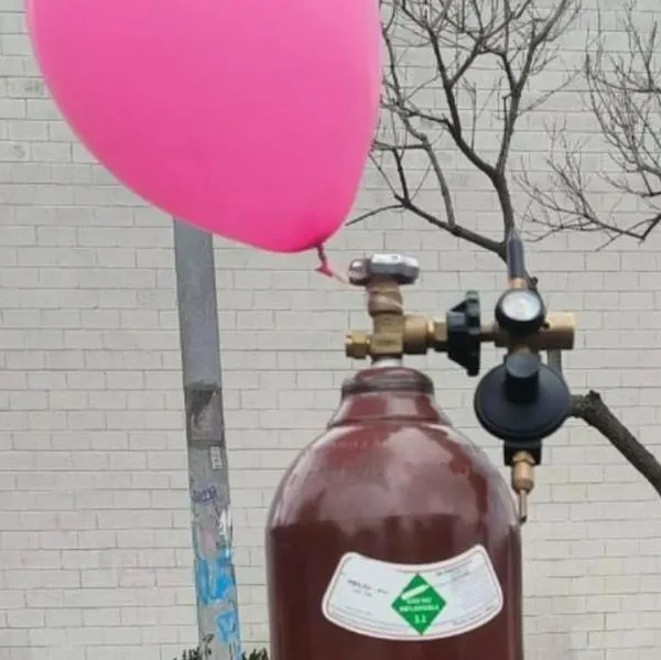 Aumento peligroso de globos inflados con hidrógeno casero en Colombia