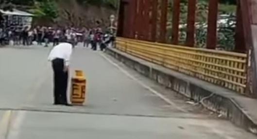 Monseñor Óscar Múnera inspeccionó posible cilindro bomba en Cauca: detalles y video