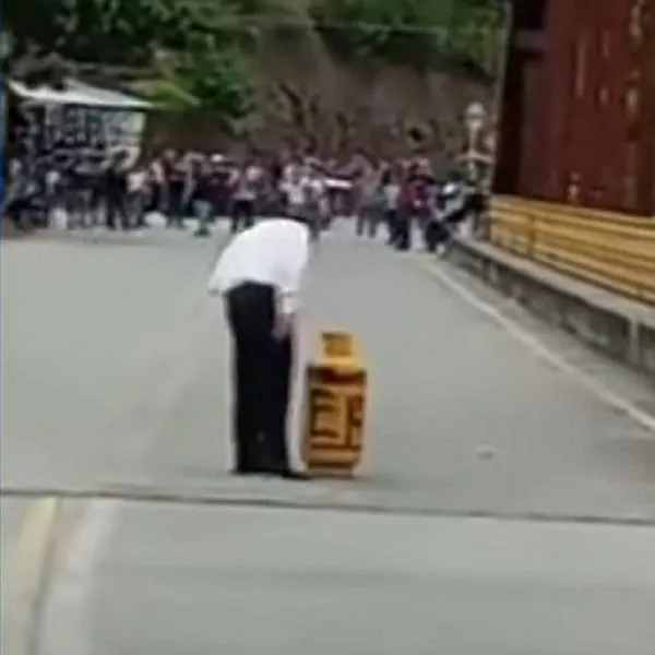 Monseñor Óscar Múnera inspeccionó posible cilindro bomba en Cauca: detalles y video