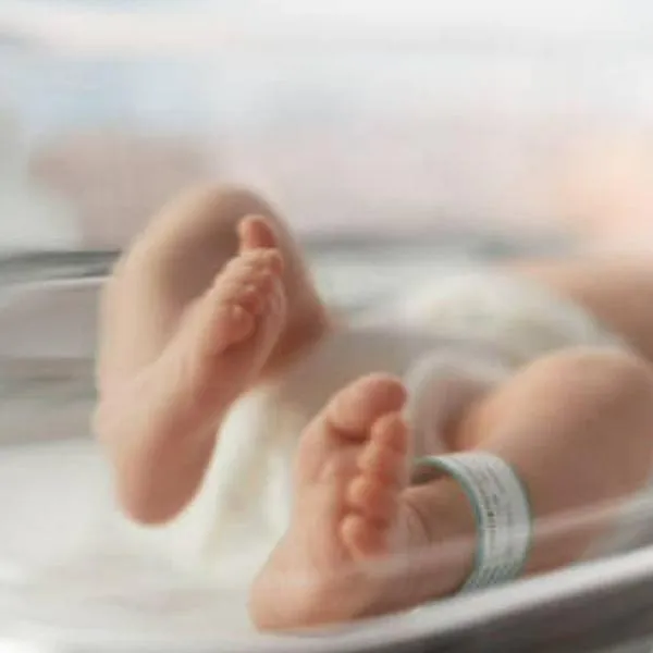 Familia sufre por el nacimiento de sus cuatrillizas.