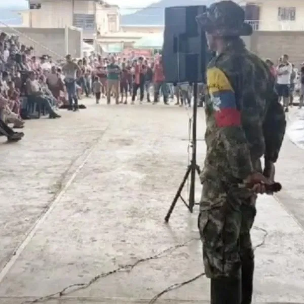 Líder de disidencias que mataron a un niño con un dron en Cauca pidió minuto de silencio