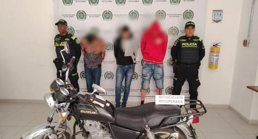 Capturan a delincuentes que robaron motocicleta y luego extorsionaron a la víctima