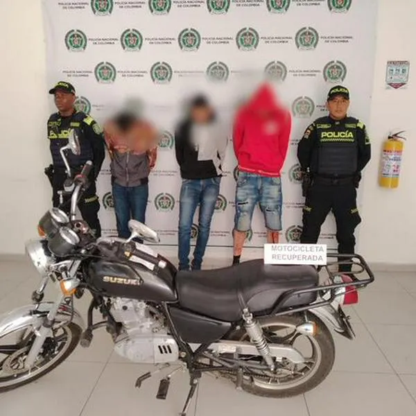 Capturan a delincuentes que robaron motocicleta y luego extorsionaron a la víctima