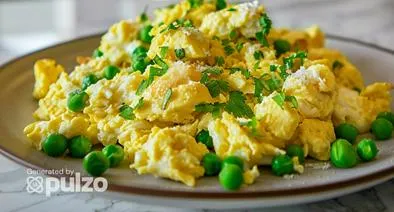 Receta de huevos revueltos con arveja.