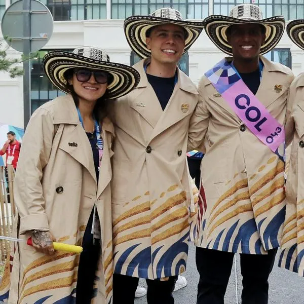 Precio y marca de gabardina de Colombia en inauguración Juegos Olímpicos 2024