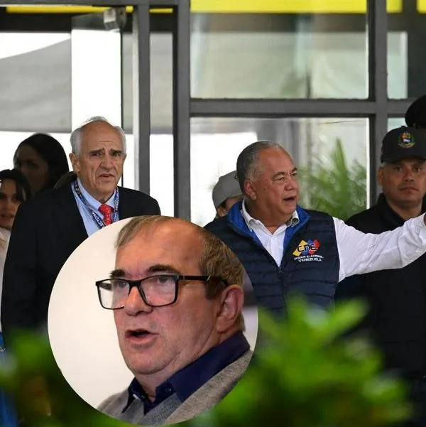 Ernesto Samper y Rodrigo Londoño sí fueron admitidos en Venezuela, mientras devolvieron a muchos