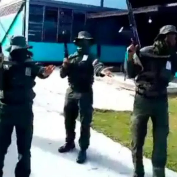 (Video) Militares disparan al aire e impiden votar a venezolanos en el estado de Aragua