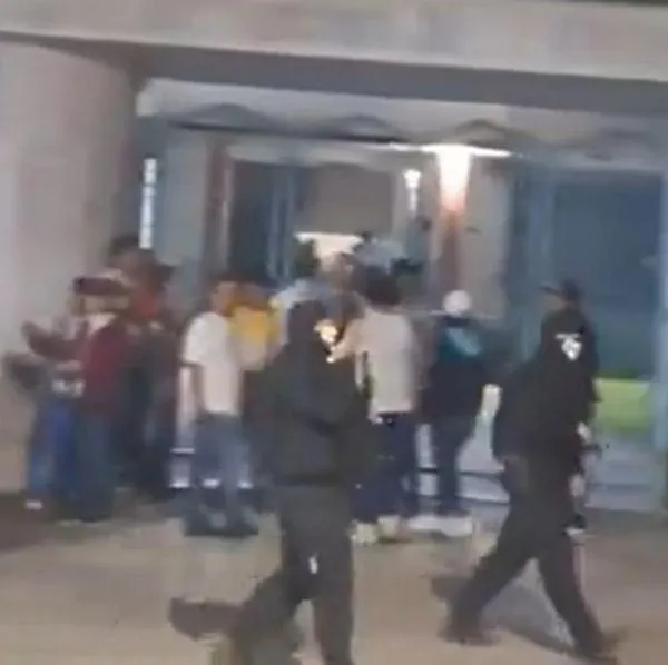 Elecciones en Venezuela hoy: hombres armados y con capuchas se llevan cajas electorales en Táchira y se desata violencia por Nicolás Maduro.