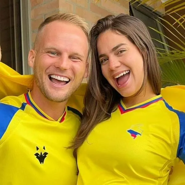 Dominic Wolf desata criticas al simular embarazo de su esposa con una sandía