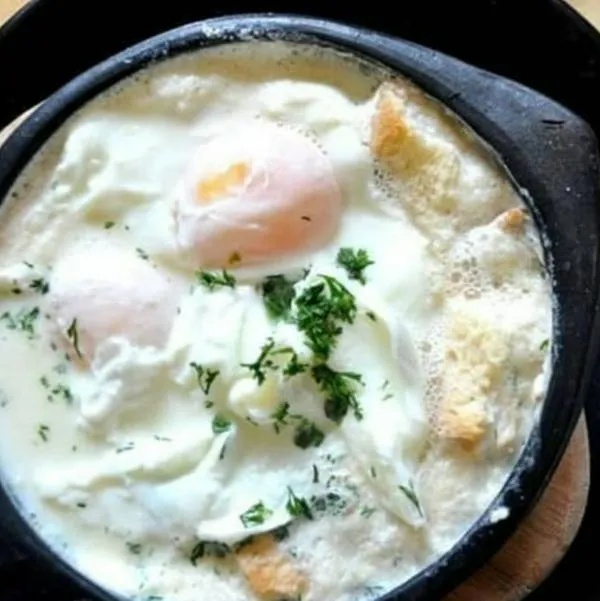 Cómo preparar una changua tradicional de Bogotá; receta paso a paso