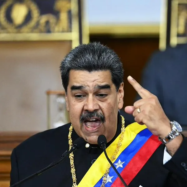 Maduro da orden de batalla. 