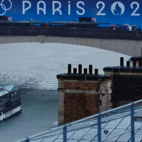 En Juegos Olímpicos aplazan competencia por contaminación del río Sena en París