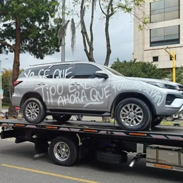 ¿Por infiel? Mujer habría dejado mensaje en el auto de su pareja tras decepción amorosa