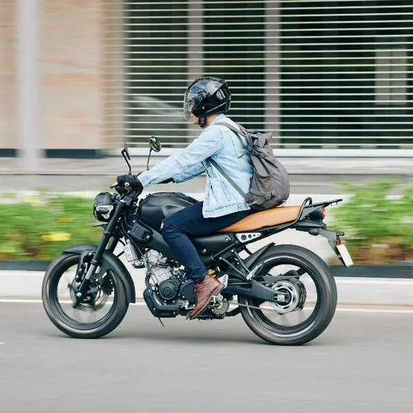 Alerta para motociclistas por su casco. 