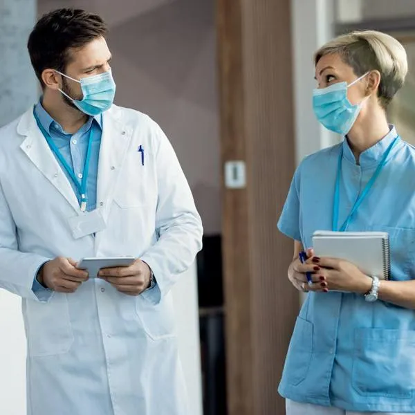 Nuevo escándalo involucra a estudiante de medicina con médico de hospital