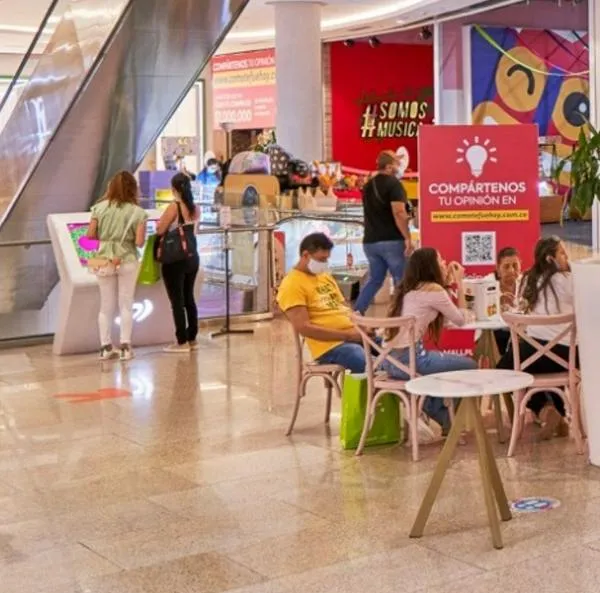Pánico en famoso centro comercial Mall Plaza en Bogotá: a comerciante casi le roban 41 millones de pesos en un banco. 