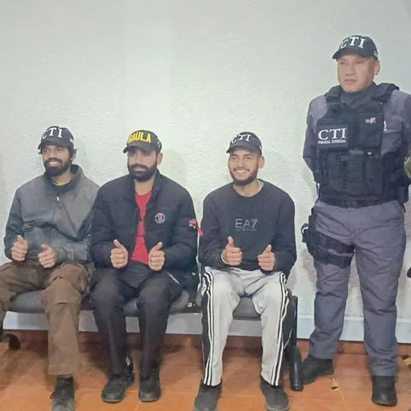 Secuestraron a 3 ciudadanos de la India en Colombia. Ejército los rescató de forma heroica y los encontró en una vivienda en Nariño. 