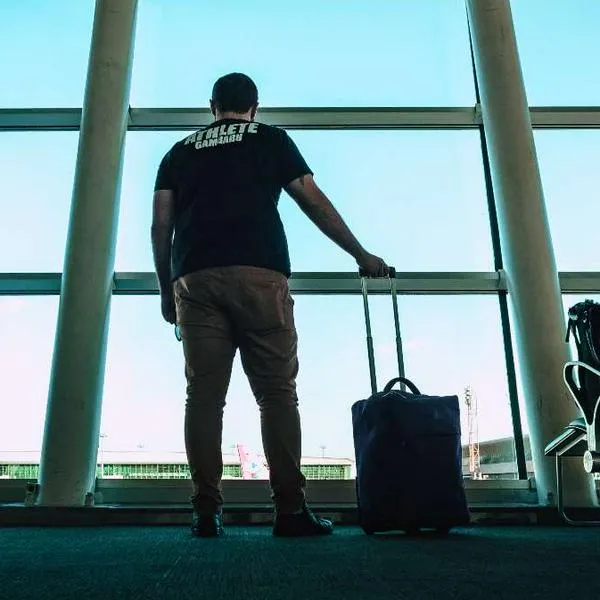 Foto de viajero, en nota de a dónde viajar después de los 30 años para visitar al menos una vez en la vida