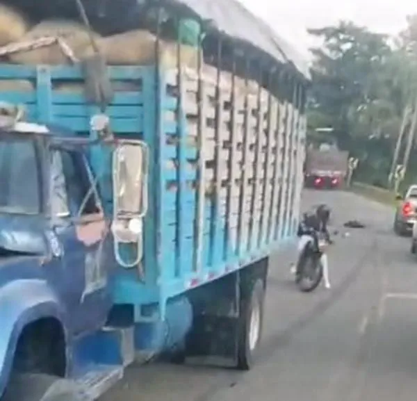 Motociclista falleció al chocar contra un camión en vías de Sahagún