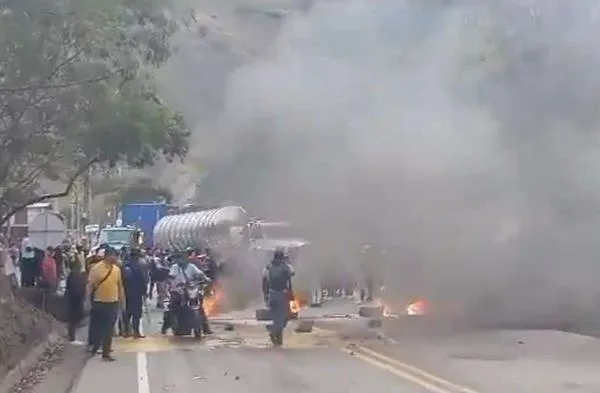Se registra bloqueo en la vía Cali-Buenaventura ¿Cuáles son las razones?