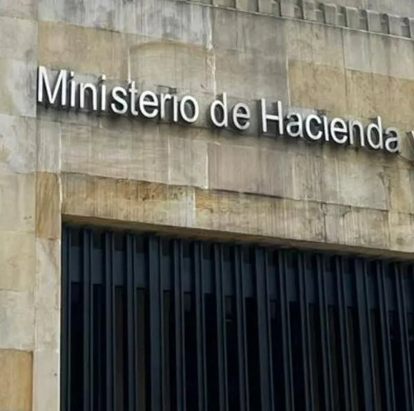 Renunció importante funcionario del Ministerio de Hacienda de Colombia; ya habría reemplazo