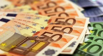 Colombianos que viven en París pagan impuestos que exceden los 400 euros